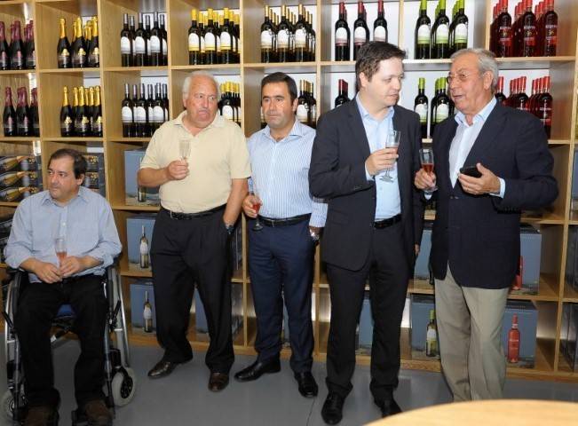 oficialmente inaugurada adega do vinho Sta. Cristina (1)