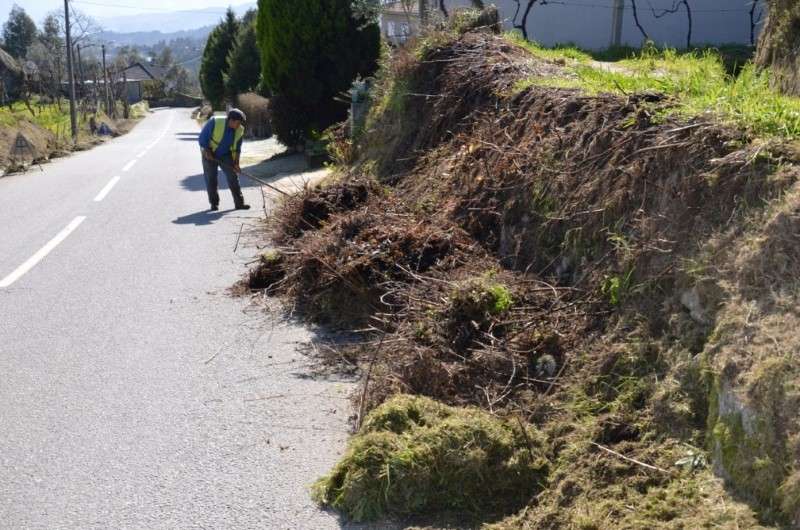 Freguesias de Cabeceiras limpam estradas (1)