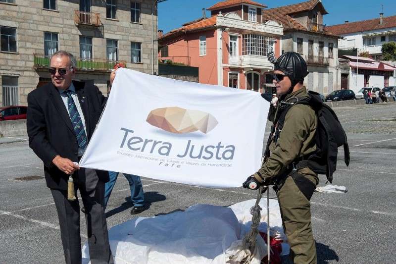 Terra Justa - Fafe homenageou paraquedistas portuguesas