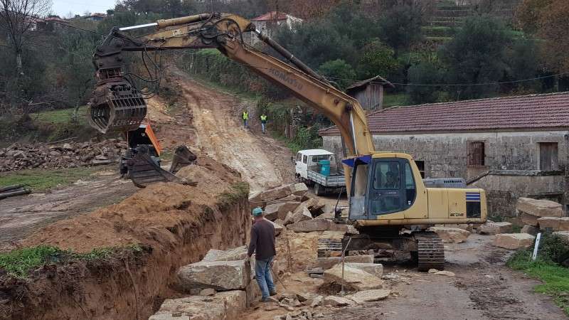 Ribeira de Pena - obras no cabo da Costa em Cerva