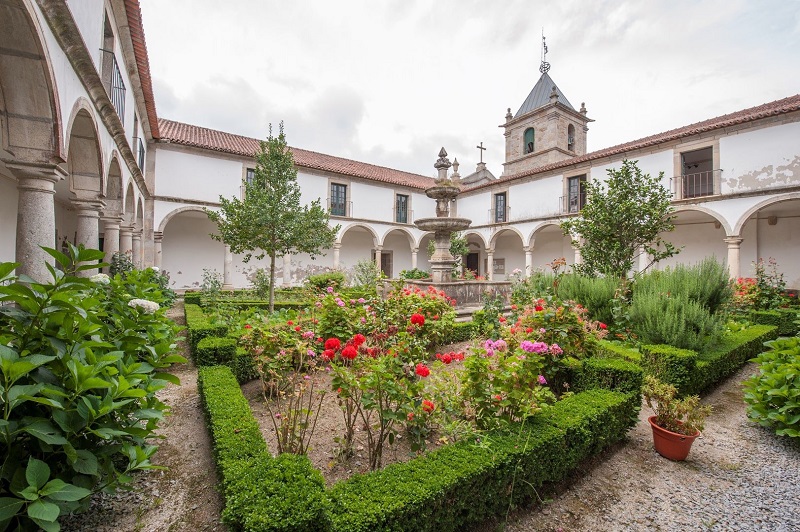 mosteiro de arnoia claustro